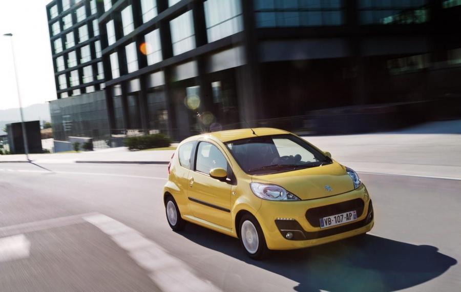  Peugeot 107 3-Door 2012 года  (фото 2 из 9)